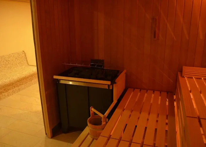 Neben Der Gondelbahn - Haus Sued