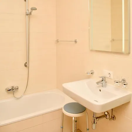 Neben Der Gondelbahn - Haus Sued